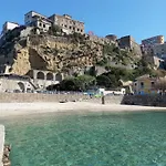 Casa Sulla Scogliera Piedigrotta Pizzo (Calabria)
